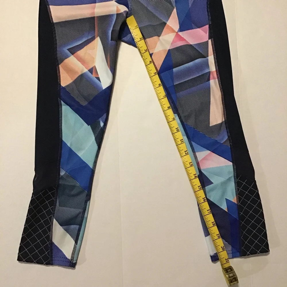 Athleta‎ Electric Geo Sonar Women’s Capri Leggings Multicolor